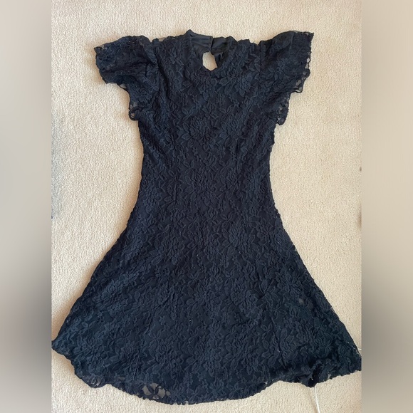Gorgeous Zunie black lace dress size 14 - Picture 1 of 2